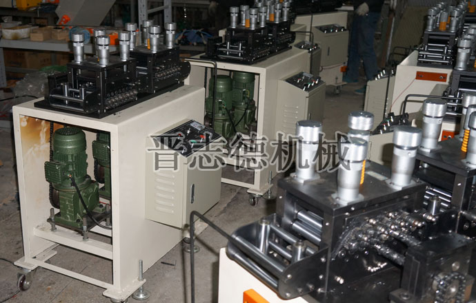 整平機、送料機生產一角